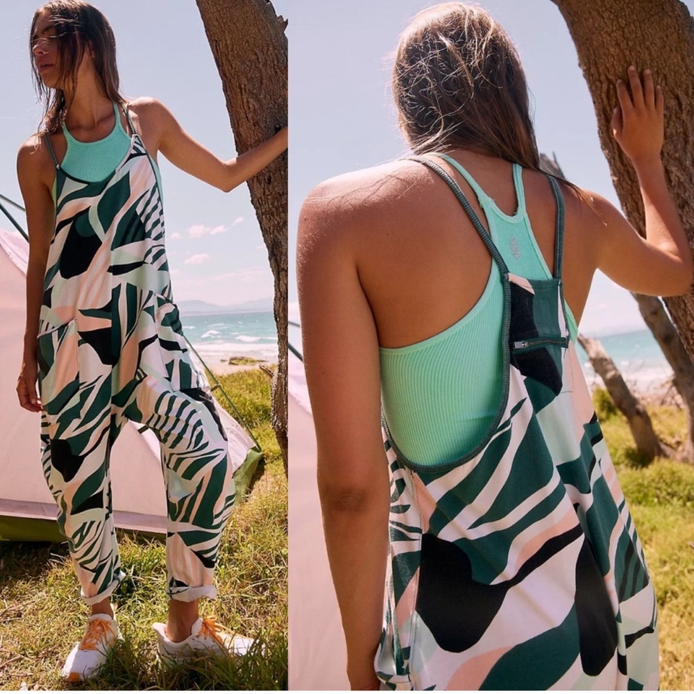 Free People FP Movement Hot Shot Onesie
Peach Teal Combo XS Jumpsuit Printed